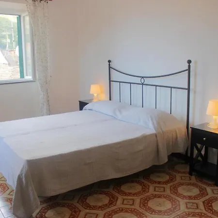 Old Town Sea View Apartment