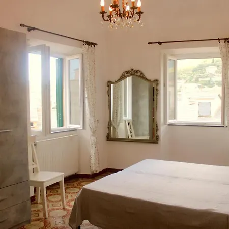 Old Town Sea View Apartment Levanto